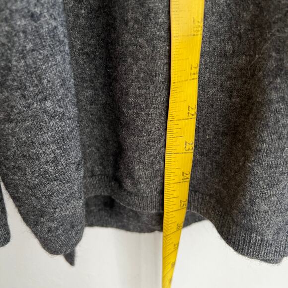 Vince Gray Wool Cashmere Blend Sweater Small Minimalist Cozy Classic Preppy - Picture 6 of 7